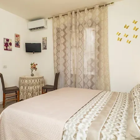 Πανσιόν La Gioia Giardini Naxos